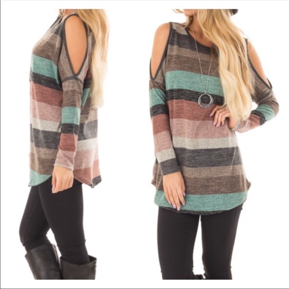 Cold shoulder lightweight top - Picture 2 of 3